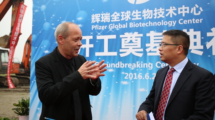 Johan Rosenquist (left) at a press conference in China last week for the announcement of the Global Biotechnology Center in Hangzhou, China. The center will be a hub for Life Sciences in the region, and will be equipped with KUBio modules. Above, KUBio modules being assembled in Wuhan, China.